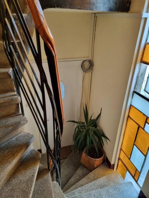 Cozy Apartment Near City Center Bucureşti Ngoại thất bức ảnh