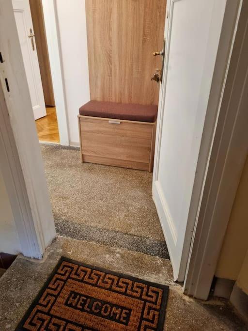 Cozy Apartment Near City Center Bucureşti Ngoại thất bức ảnh