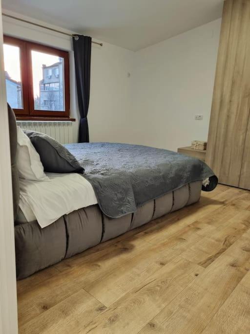 Cozy Apartment Near City Center Bucureşti Ngoại thất bức ảnh