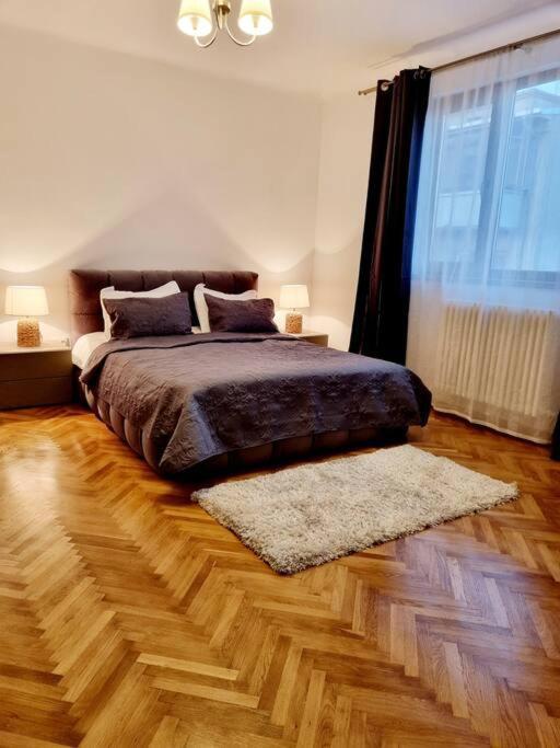 Cozy Apartment Near City Center Bucureşti Ngoại thất bức ảnh