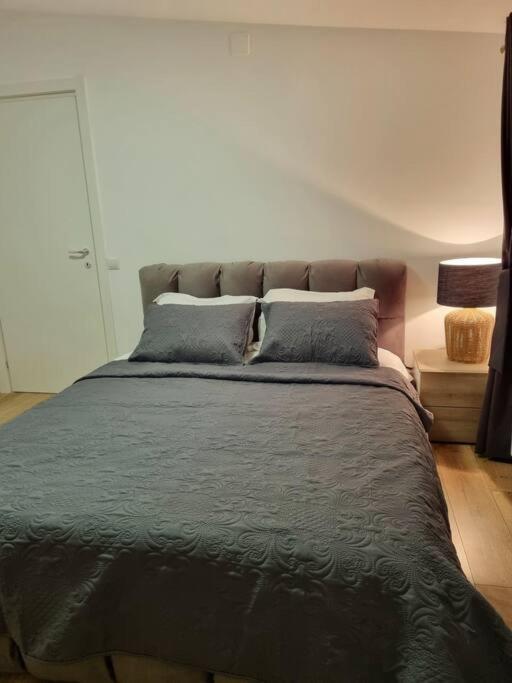 Cozy Apartment Near City Center Bucureşti Ngoại thất bức ảnh