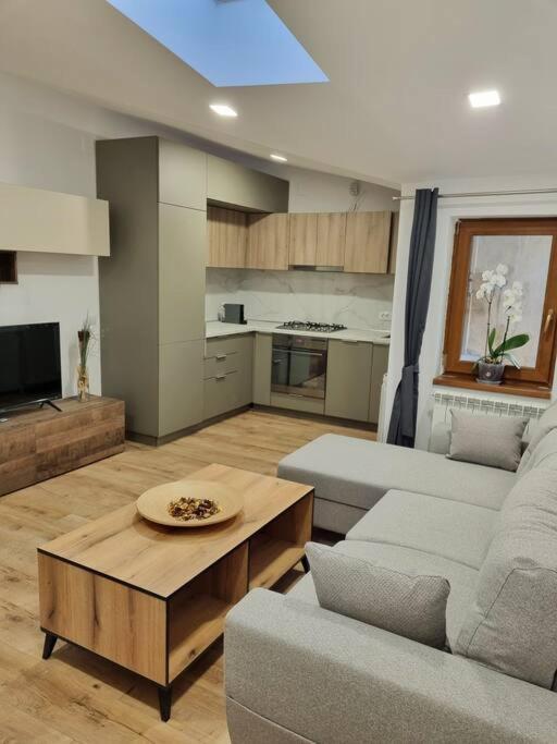 Cozy Apartment Near City Center Bucureşti Ngoại thất bức ảnh