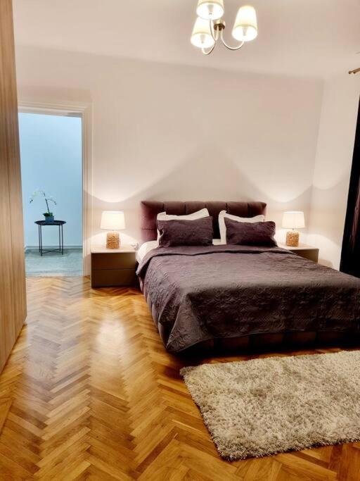 Cozy Apartment Near City Center Bucureşti Ngoại thất bức ảnh