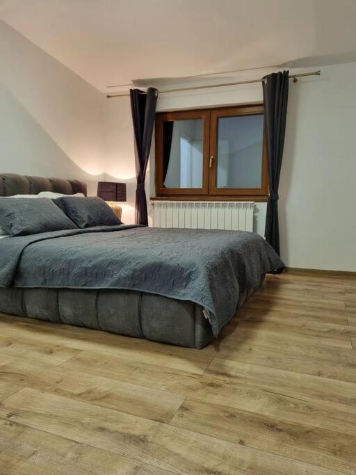 Cozy Apartment Near City Center Bucureşti Ngoại thất bức ảnh